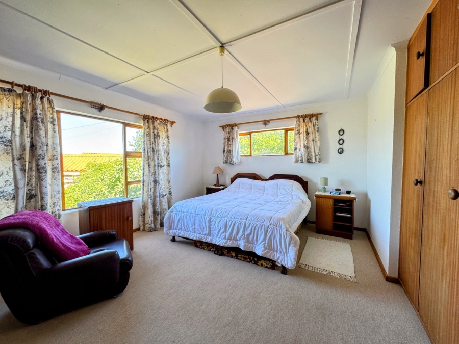 4 Bedroom Property for Sale in Stilbaai Wes Western Cape